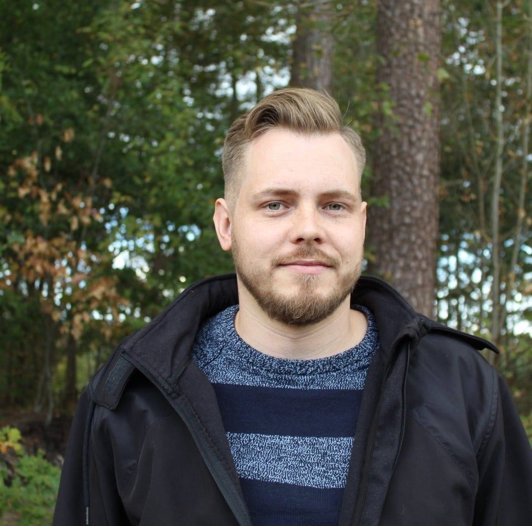Portret van Mike Schonewille, oprichter van Robotmaaier Expert